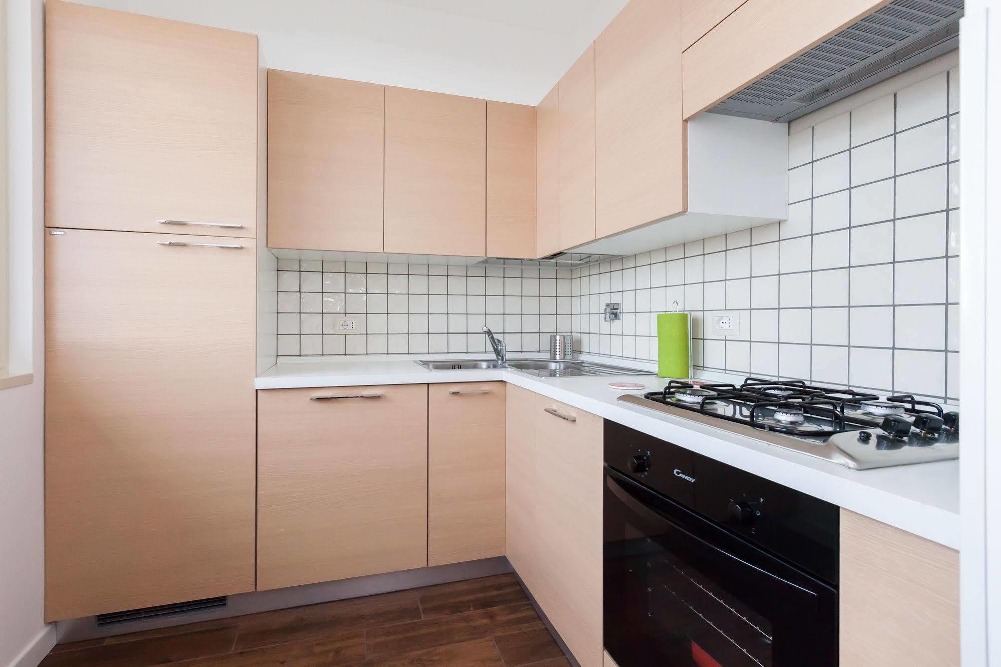 Almes Apartments Рим Екстериор снимка