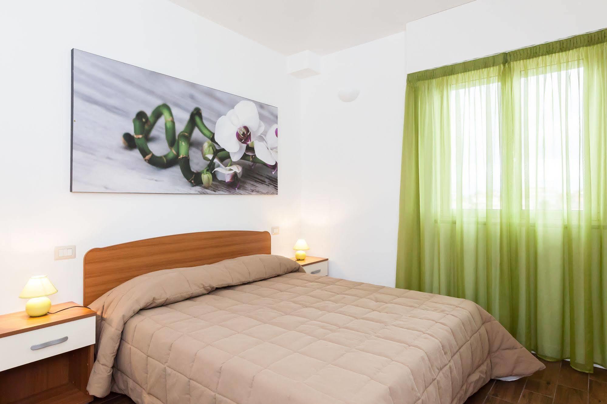 Almes Apartments Рим Екстериор снимка